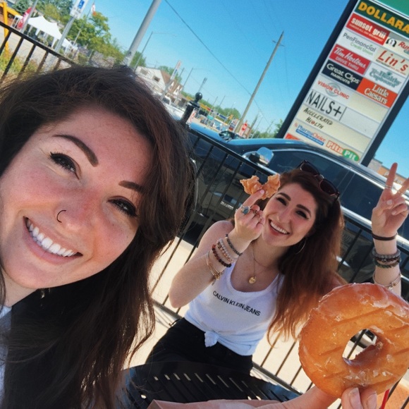 Hi! We’re Sydney and Courtney - Picture 5 of 5